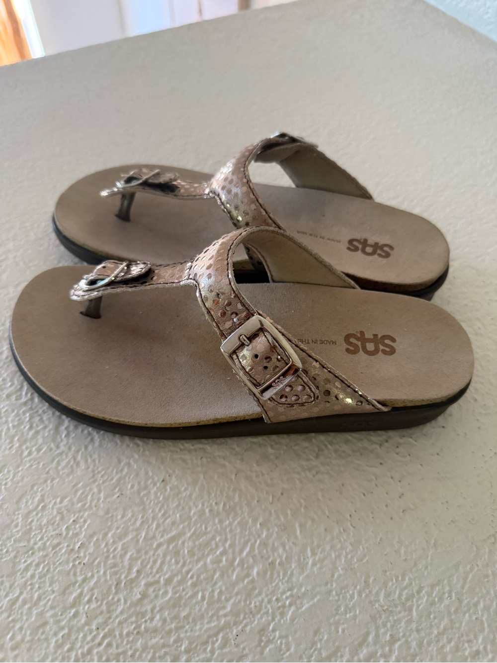 SAS size 6 Metallic Rose Gold Buckle Thong Sandals
